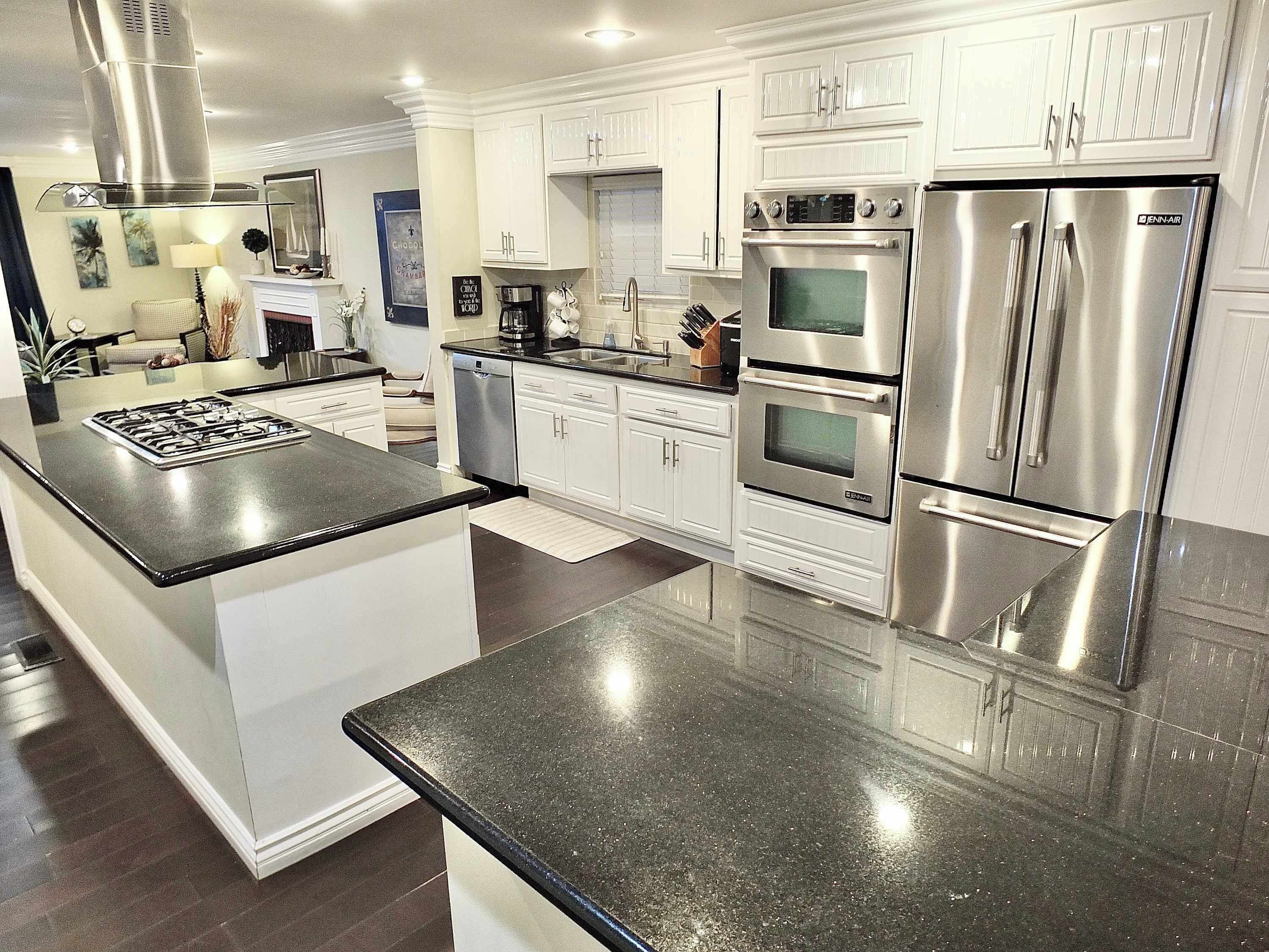 Apartment, Multiple Beds, Patio (LB Peninsula) | Private kitchen