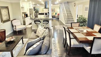 Apartment, Multiple Beds, Patio (LB Peninsula) | Living area