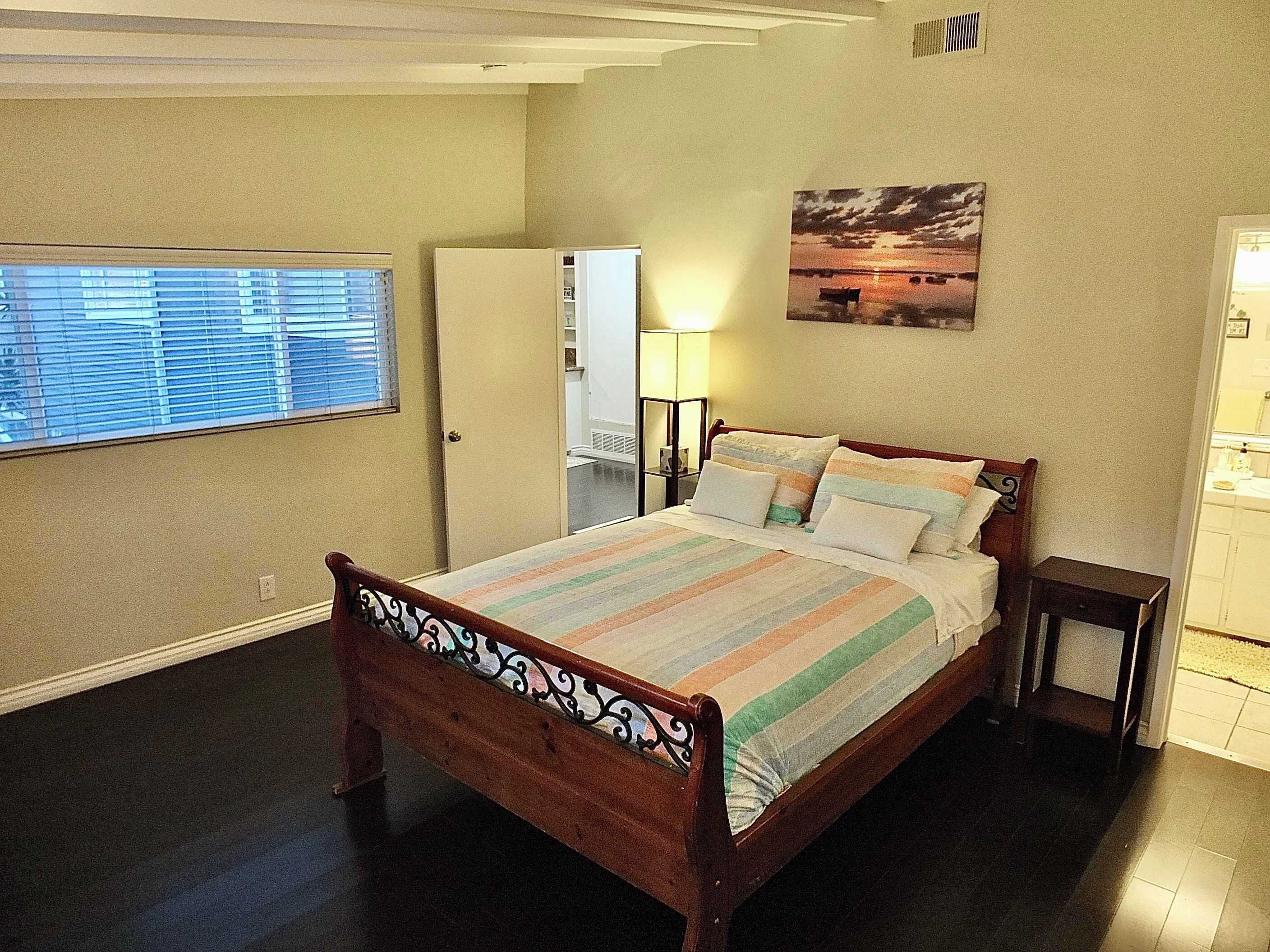 Apartment, Multiple Beds, Patio (LB Peninsula) | 3 bedrooms, individually decorated, individually furnished, desk