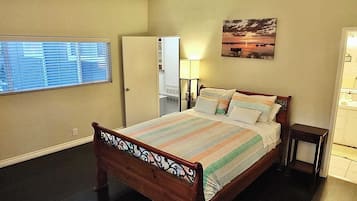 Apartment, Multiple Beds, Patio (LB Peninsula) | 3 bedrooms, individually decorated, individually furnished, desk