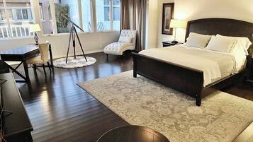 Apartment, Multiple Beds, Patio (LB Peninsula)