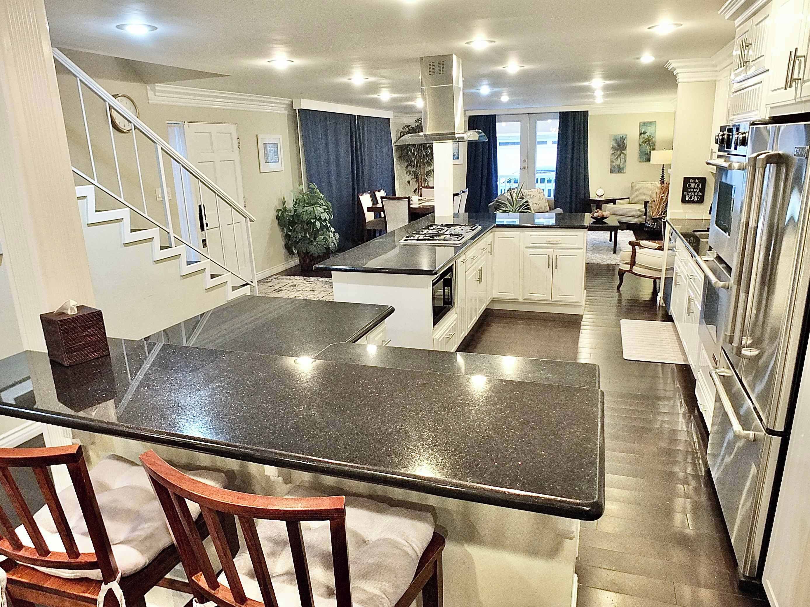 Apartment, Multiple Beds, Patio (LB Peninsula) | Private kitchen