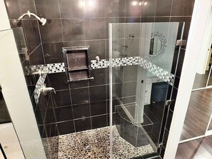 Appartement, plusieurs lits, patio (LB Peninsula) | Salle de bain | Serviettes fournies