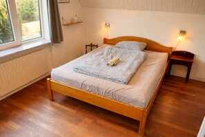 2 bedrooms, WiFi, bed sheets - Struer Family House | 600m to Beach, Garden with Trampoline & Play Area (Struer)