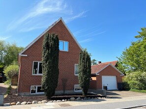 Exterior - Struer Family House | 600m to Beach, Garden with Trampoline & Play Area (Struer)