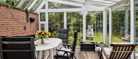 屋外ダイニングエリア