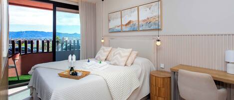 Bureau, fer et planche Ă repasser, Wi-Fi, draps fournis