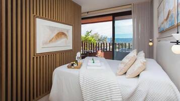 Desk, iron/ironing board, WiFi, bed sheets