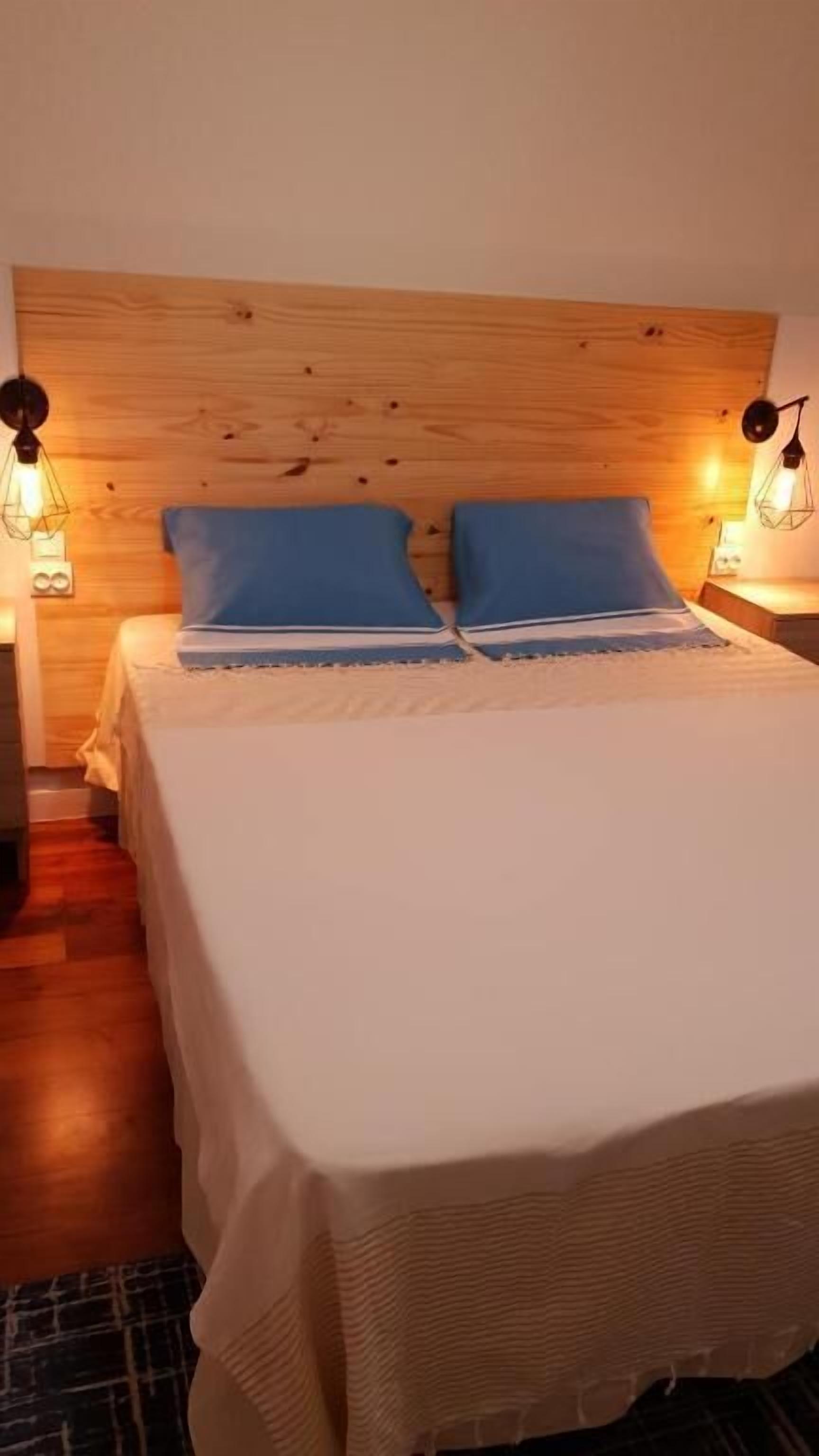 Bureau, Wi-Fi gratuit, draps fournis