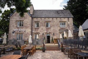 Outdoor dining - The Royal Inn by Chef & Brewer (Bristol)
