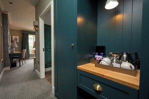 Classic Double Room | Interior - The Royal Inn by Chef & Brewer (Bristol)