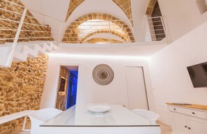 صورة غير مصنفة، 3 من 26، زرّ