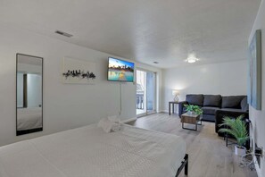 Bureau, fer et planche à repasser, Wi-Fi, draps fournis