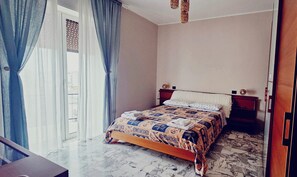 Desk, WiFi, bed sheets