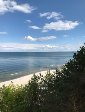 Una spiaggia nelle vicinanze