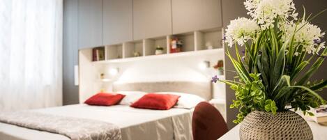 2 室のベッドルーム、アイロン / アイロン台、WiFi (無料)、ベッドシーツ