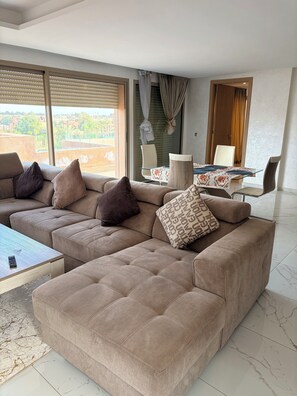 Living area - Apparently modern in the center of Marrakech, close to all places of interest (Marrakech)