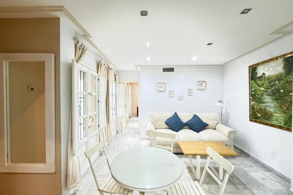 Appartement, balcon, vue ville | Intérieur