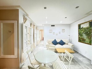 Appartement, balcon, vue ville | Intérieur