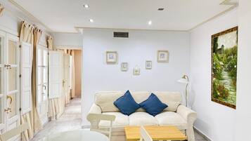 Appartement, balcon, vue ville | Coin séjour