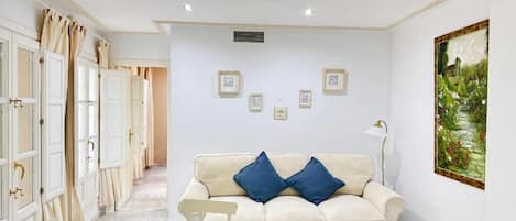 Appartement, balcon, vue sur la ville | Aire de séjour