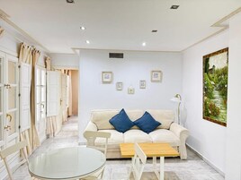 Apartment, Balcony, City View | Living area