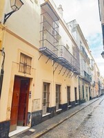 Apartment, Balcony, City View | Bahagian luar