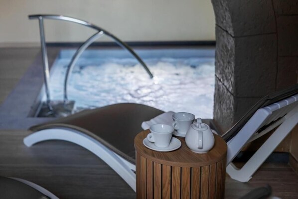 室內 SPA 浴池