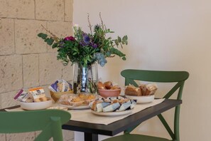 Comfort Quadruple Room | Dining