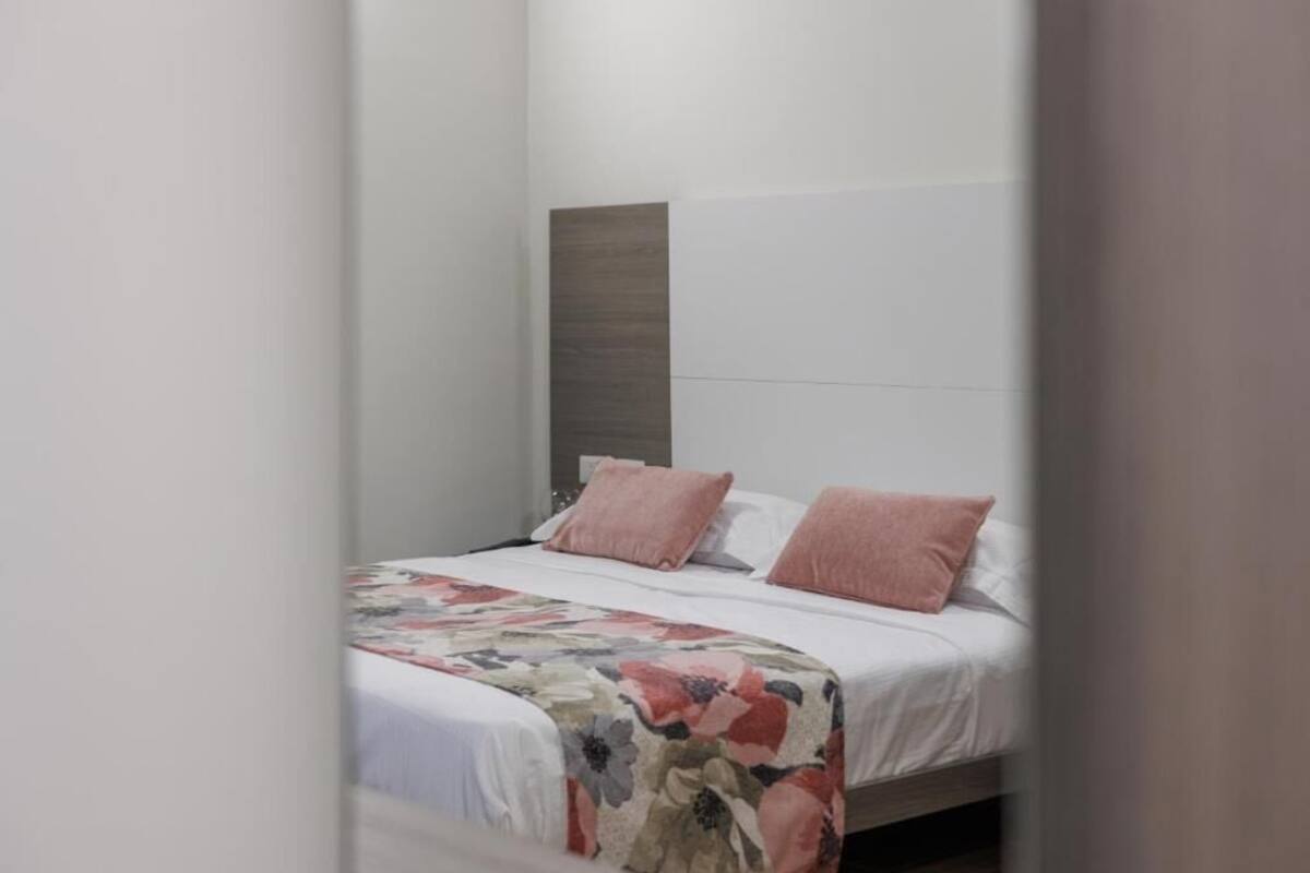 Pengeskab på værelset, strygejern/strygebræt, gratis Wi-Fi