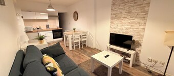 Cosy F2 separate sleeping area on ground floor in quiet pedestrian alley close to all amenities