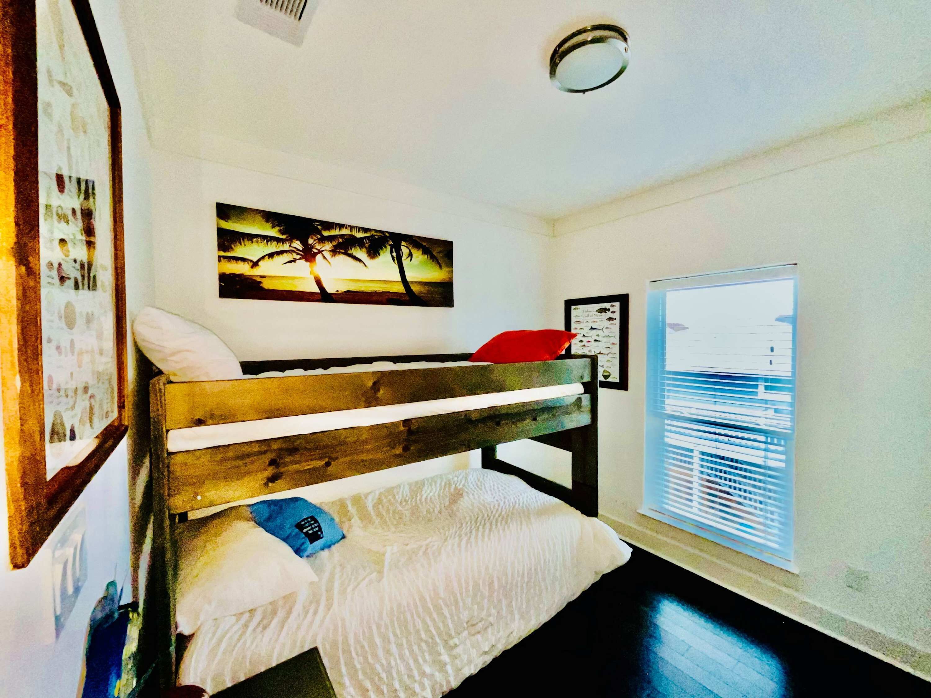 3 habitaciones, decoración personalizada y muebles diferentes 