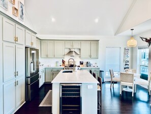 Maison, plusieurs lits, patio (Dockside Dream) | Cuisine privée