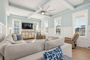 TV - B and B by the Sea: Enjoy a Private Pool and Walk to Everything! (Oak Island)