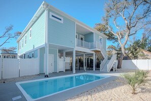 Exterior - B and B by the Sea: Enjoy a Private Pool and Walk to Everything! (Oak Island)