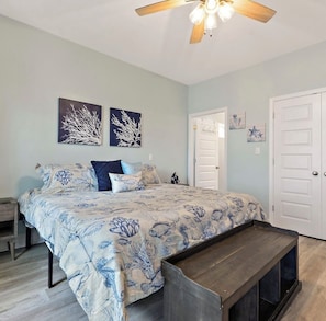 Iron/ironing board, Internet, bed sheets