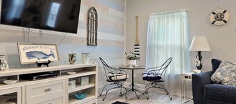 Clean and comfortable 3bedroom 2 bath cottage near beach and olde town