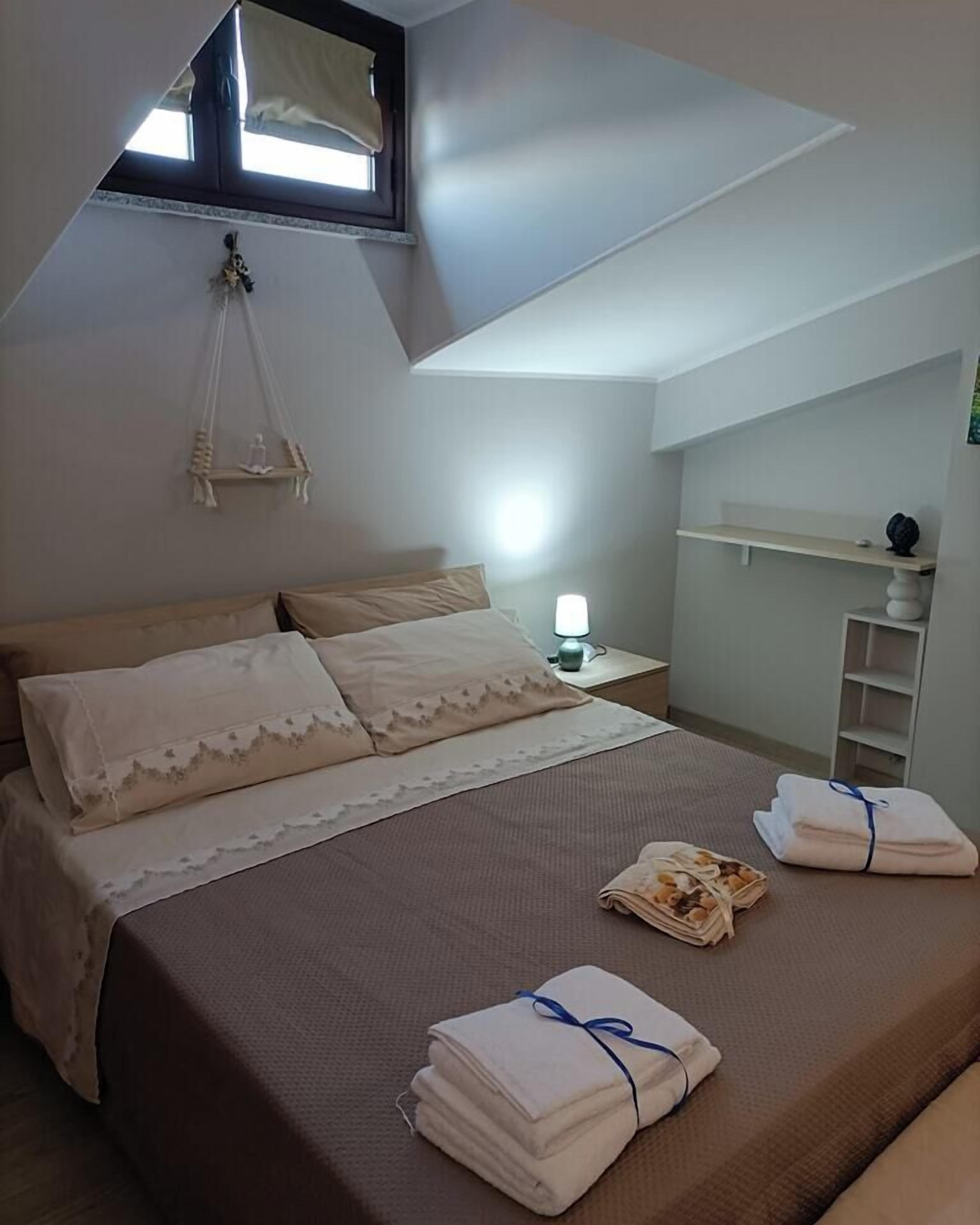 Minibar, bureau, Wi-Fi gratuit, draps fournis