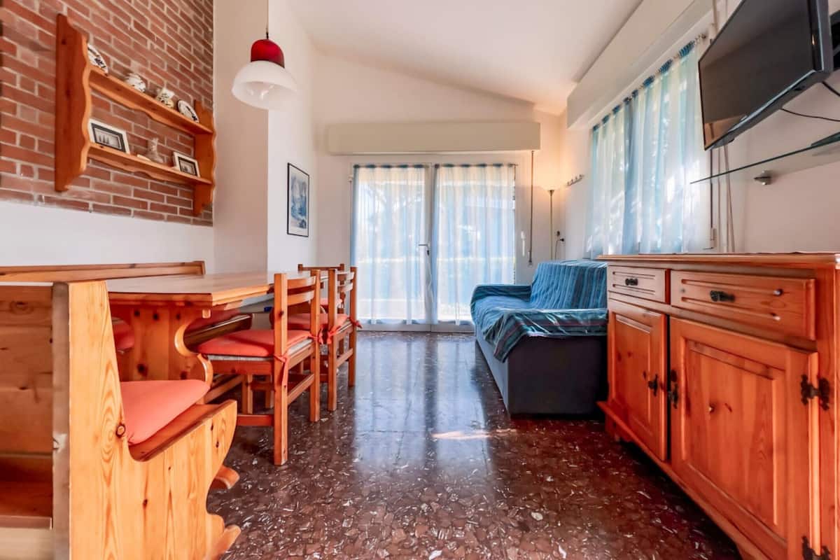 Villa, 2 Bedrooms, Patio, Garden View | Dining room