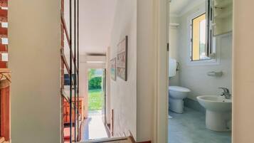 Villa, 2 Bedrooms, Patio, Garden View | Interior