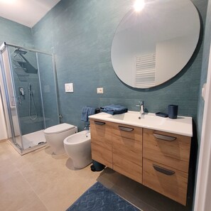 Shower, hair dryer, bidet, towels - Cozy independent dwelling immersed in the greenery and quiet of Tuscia (Lazio)