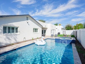 Piscine extérieure, piscine chauffée
