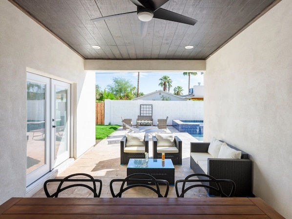 Outdoor dining - Modern and Classy Old Town Scottsdale Retreat! Pool, Hot Tub, Game Room! (Scottsdale)
