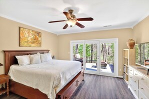 4 habitaciones, escritorio, tabla de planchar con plancha y wifi 