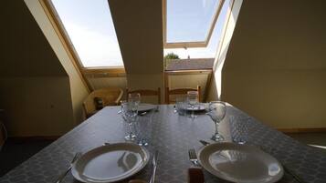 Comfort Apartment, Balcony, Garden View | Dining