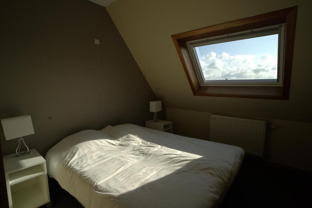 Laptop workspace, free WiFi