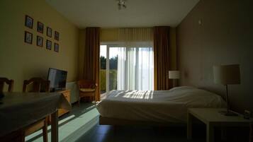 Standaard studio, balkon | Een laptopwerkplek, gratis wifi, beddengoed