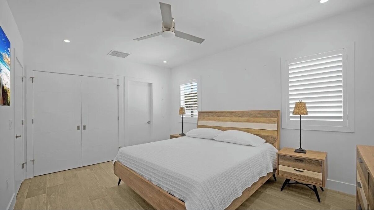 3 bedrooms, in-room safe, free WiFi, bed sheets