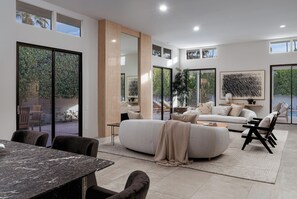 Smart TV - Indian Canyons PS Mid-Century Modern - Mountain View, Firepit, Pool, Spa, Garage (Palm Springs)