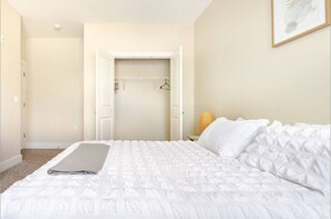 3 bedrooms, desk, iron/ironing board, travel crib - 3BR Solana Riverside 109 Resort Amenities Gym Pool Dock (Indianapolis)
